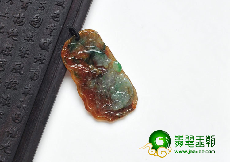糯冰种三彩缅甸翡翠年年有余挂件