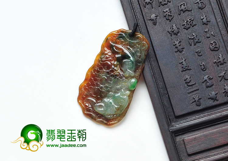 糯冰种三彩缅甸翡翠年年有余挂件