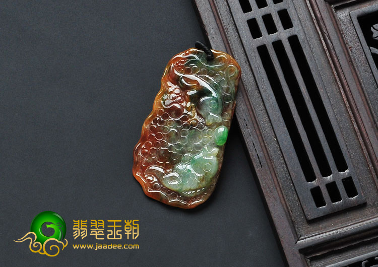 糯冰种三彩缅甸翡翠年年有余挂件