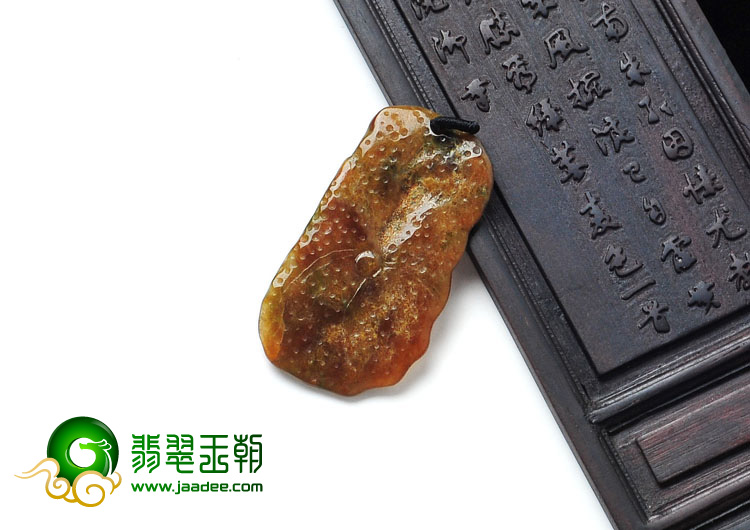 糯冰种三彩缅甸翡翠年年有余挂件