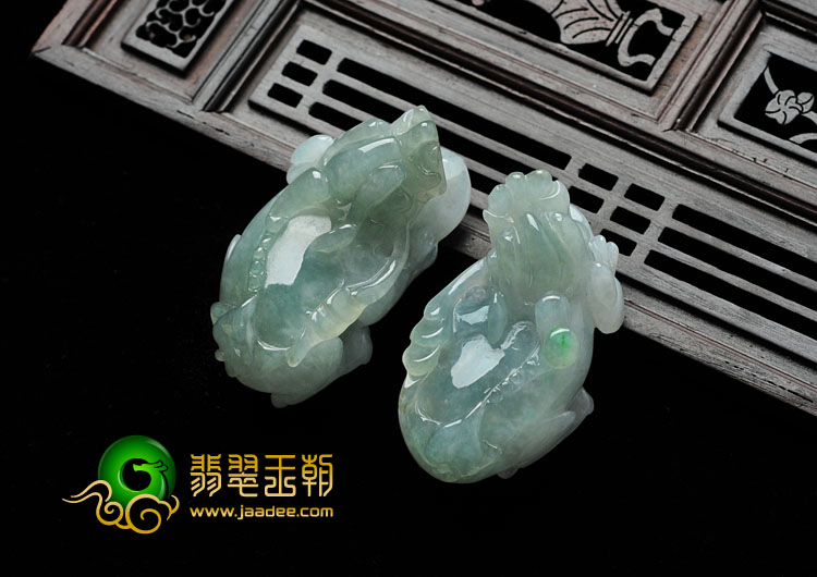 糯冰种晴水缅甸翡翠貔貅挂件（一对）