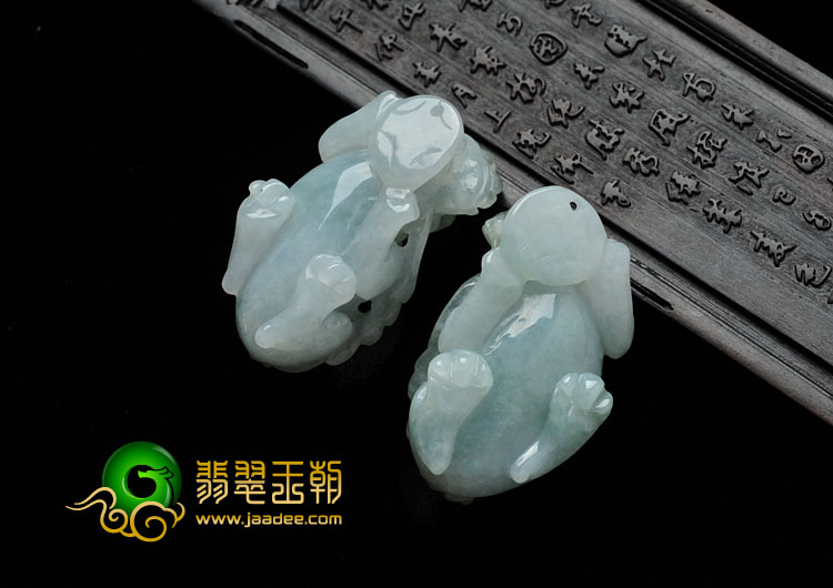 糯冰种晴水缅甸翡翠貔貅挂件（一对）