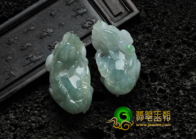 糯冰种晴水缅甸翡翠貔貅挂件（一对）