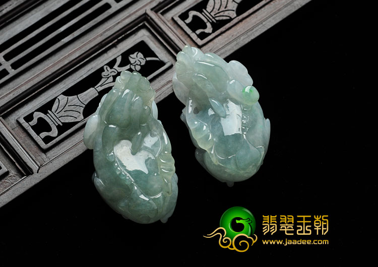 糯冰种晴水缅甸翡翠貔貅挂件（一对）