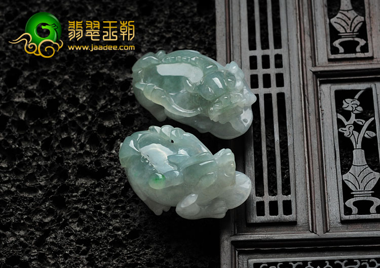 糯冰种晴水缅甸翡翠貔貅挂件（一对）