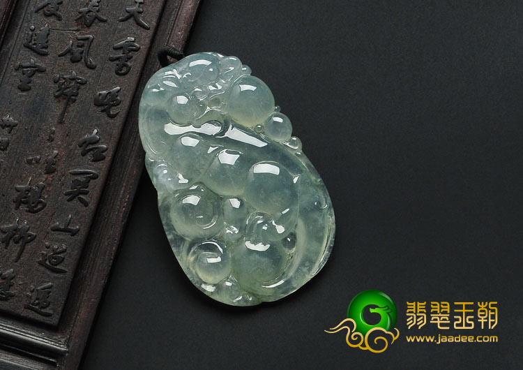 冰种晴水缅甸翡翠龙行如意挂件