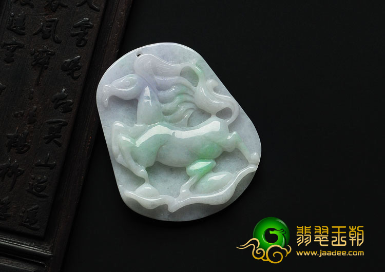 糯冰种春带彩缅甸翡翠马牌挂件