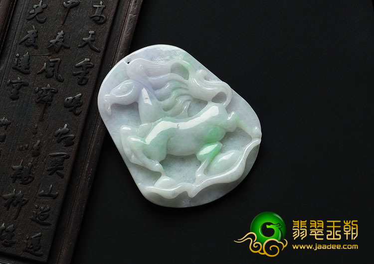 糯冰种春带彩缅甸翡翠马牌挂件