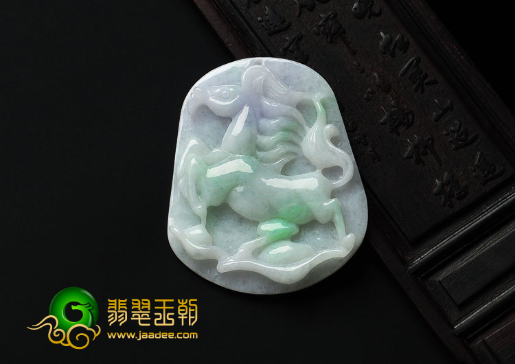 糯冰种春带彩缅甸翡翠马牌挂件