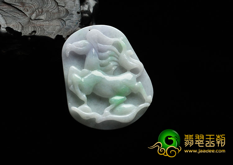 糯冰种春带彩缅甸翡翠马牌挂件