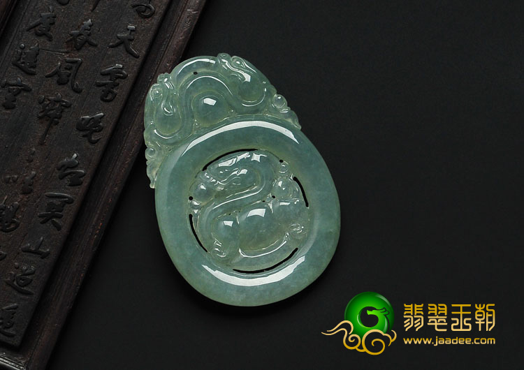 冰种晴水缅甸翡翠龙戏珠挂件