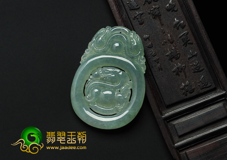 冰种晴水缅甸翡翠龙戏珠挂件