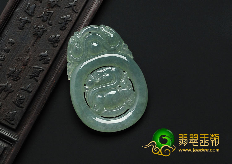 冰种晴水缅甸翡翠龙戏珠挂件