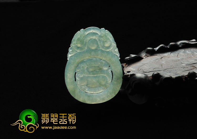 冰种晴水缅甸翡翠龙戏珠挂件