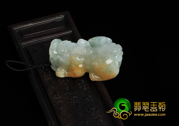 糯冰种晴水黄翡缅甸翡翠貔貅挂件
