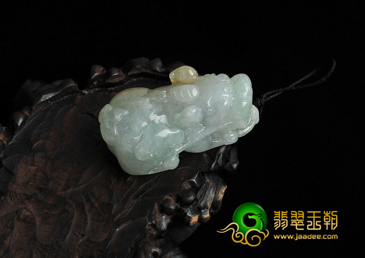 糯冰种晴水黄翡缅甸翡翠貔貅挂件