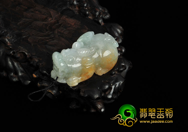糯冰种晴水黄翡缅甸翡翠貔貅挂件