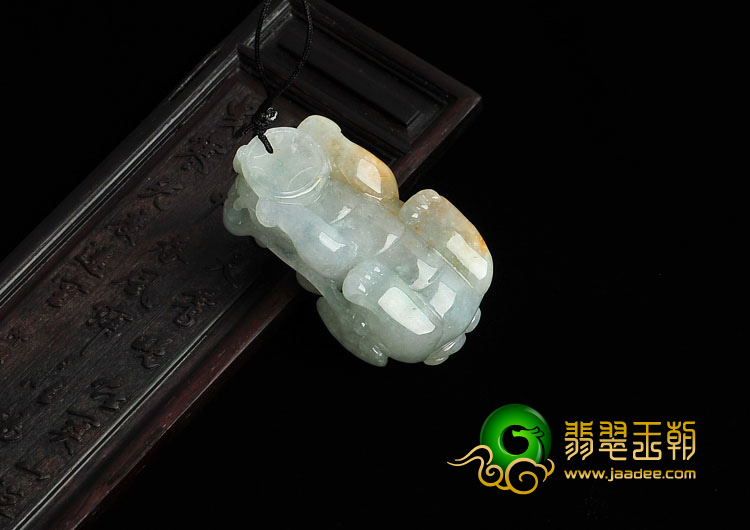 糯冰种晴水黄翡缅甸翡翠貔貅挂件