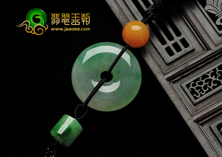 冰种绿晴水翠色缅甸翡翠平安扣