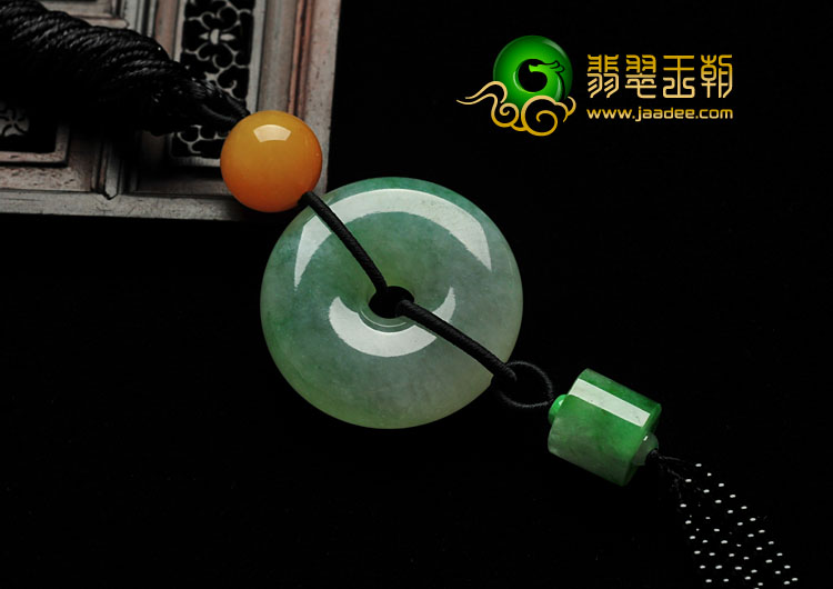 冰种绿晴水翠色缅甸翡翠平安扣