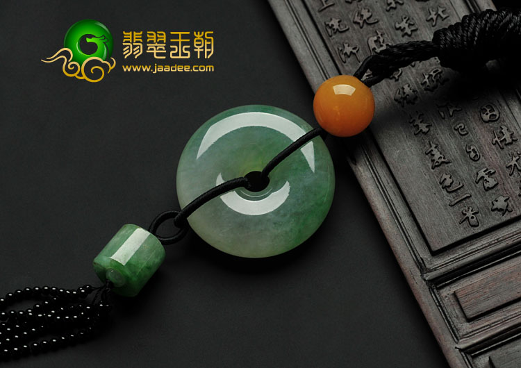 冰种绿晴水翠色缅甸翡翠平安扣