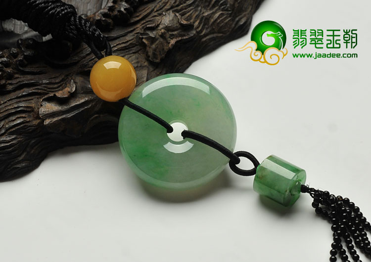冰种绿晴水翠色缅甸翡翠平安扣