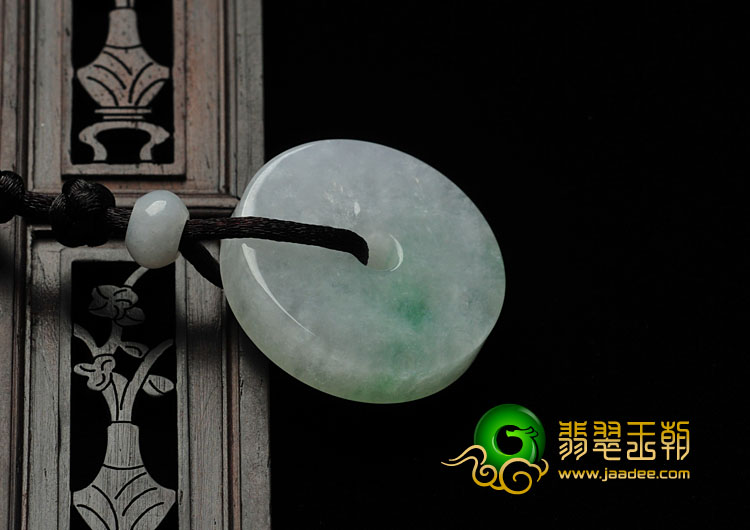 糯冰种飘绿花缅甸翡翠平安扣挂件