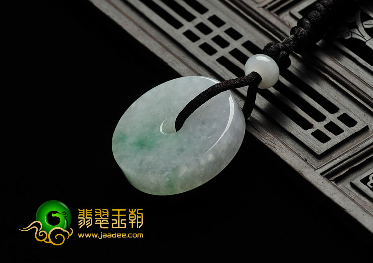 糯冰种飘绿花缅甸翡翠平安扣挂件