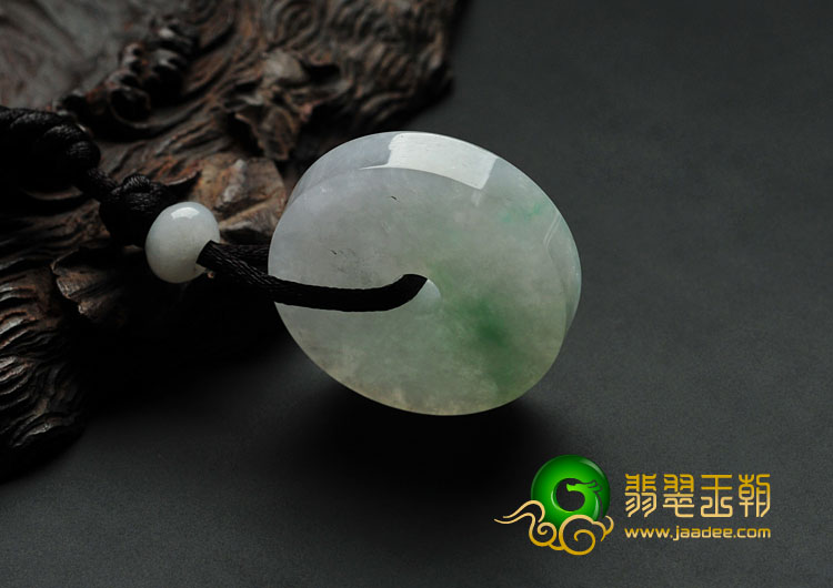 糯冰种飘绿花缅甸翡翠平安扣挂件