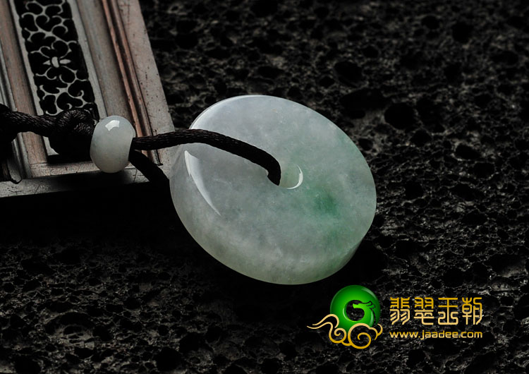 糯冰种飘绿花缅甸翡翠平安扣挂件