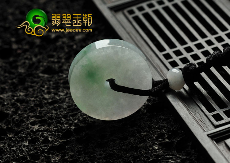 糯冰种飘绿花缅甸翡翠平安扣挂件