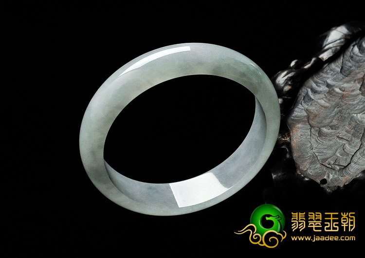 糯冰种晴水缅甸翡翠手镯（58mm）