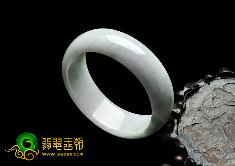 细糯种春带彩缅甸翡翠手镯（57mm）