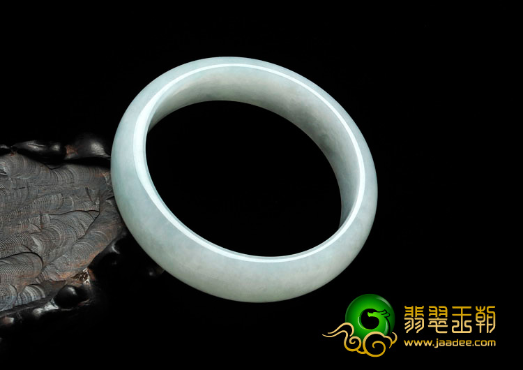 糯冰种晴水缅甸翡翠手镯（58.9mm）