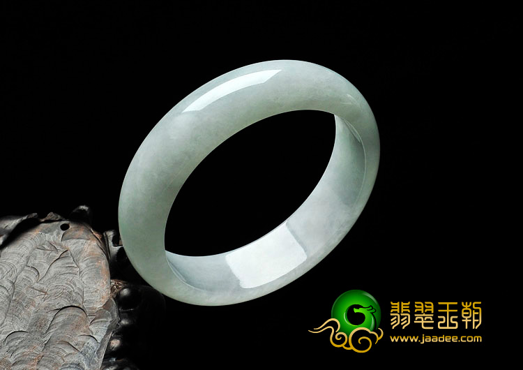 糯冰种晴水缅甸翡翠手镯（58.9mm）