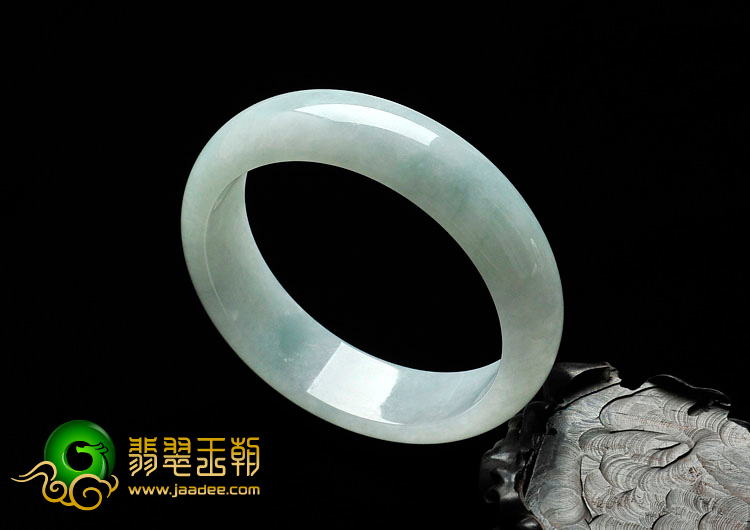 糯冰种晴水缅甸翡翠手镯（58.9mm）