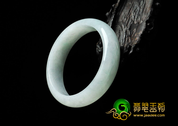糯冰种晴水缅甸翡翠手镯（58.9mm）