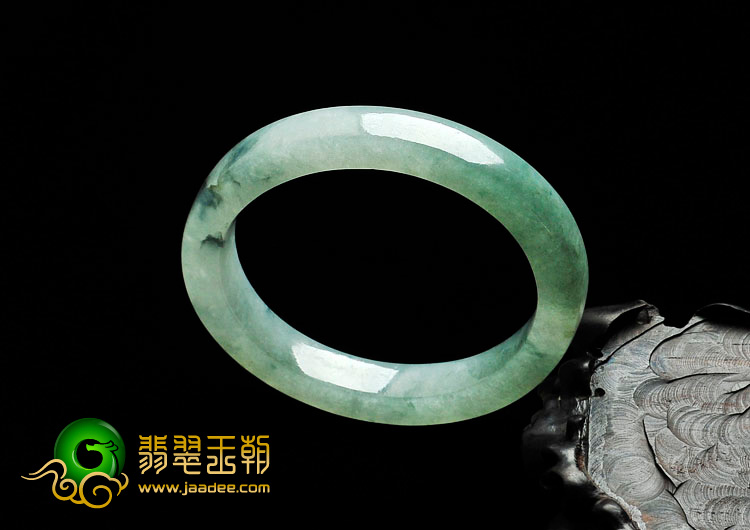 糯冰种飘花缅甸翡翠贵妃镯（51.6mm-44.3mm）