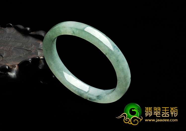 糯冰种飘花缅甸翡翠贵妃镯（51.6mm-44.3mm）