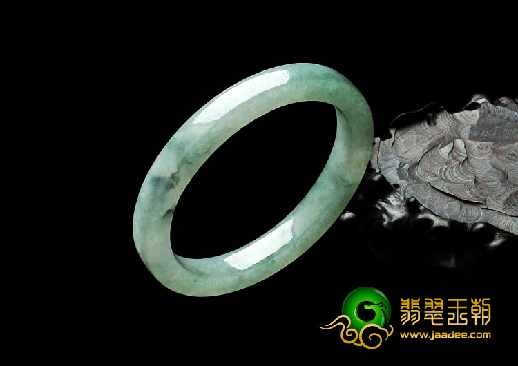 糯冰种飘花缅甸翡翠贵妃镯（51.6mm-44.3mm）