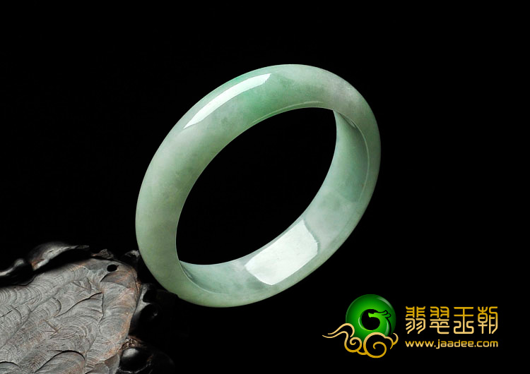 糯冰种飘翠缅甸翡翠手镯（53.8mm）