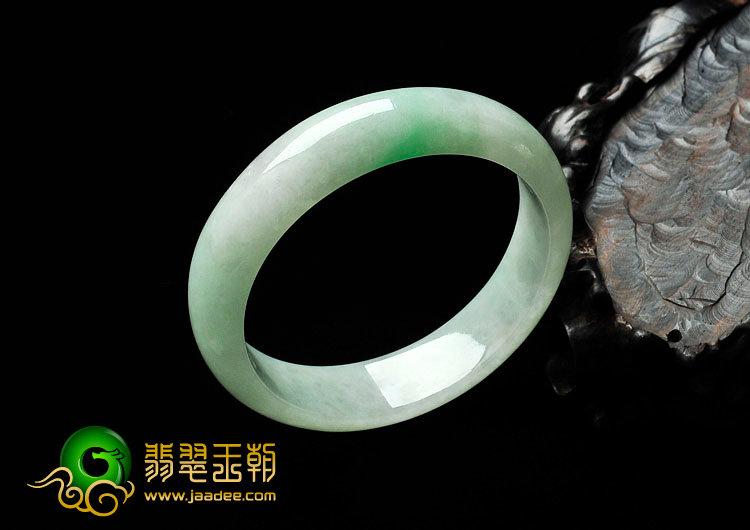 糯冰种飘翠缅甸翡翠手镯（53.8mm）