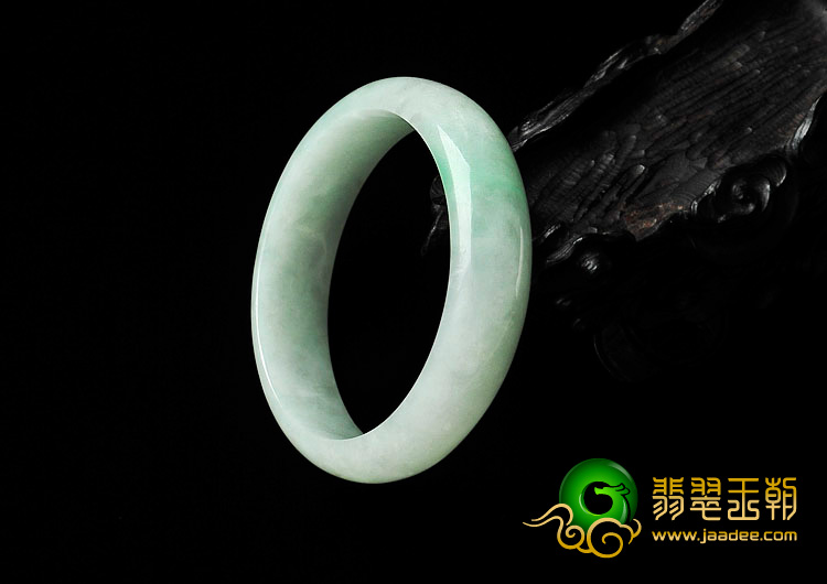 糯冰种飘翠缅甸翡翠手镯（53.8mm）