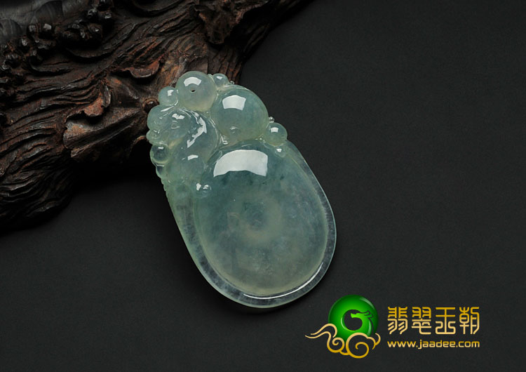 冰种飘花缅甸翡翠龙抱珠挂件