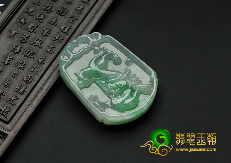 (超值推荐)糯冰种翠色缅甸翡翠如意牌挂件