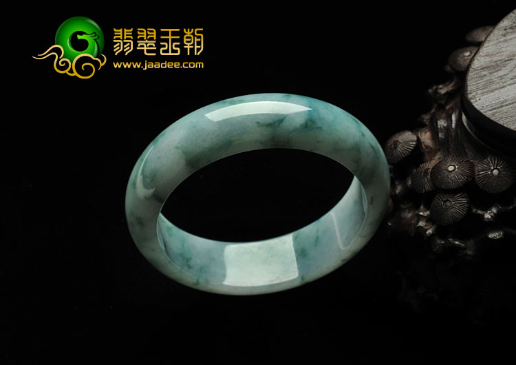 糯冰种飘花缅甸翡翠手镯（53mm）