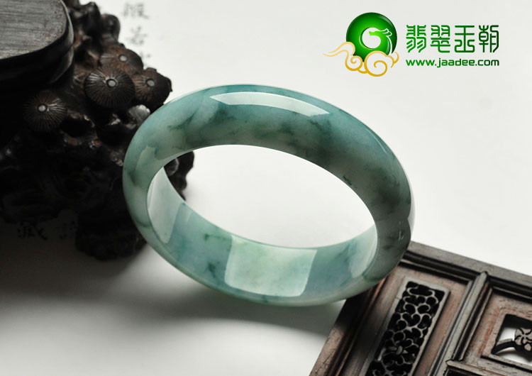 糯冰种飘花缅甸翡翠手镯（53mm）