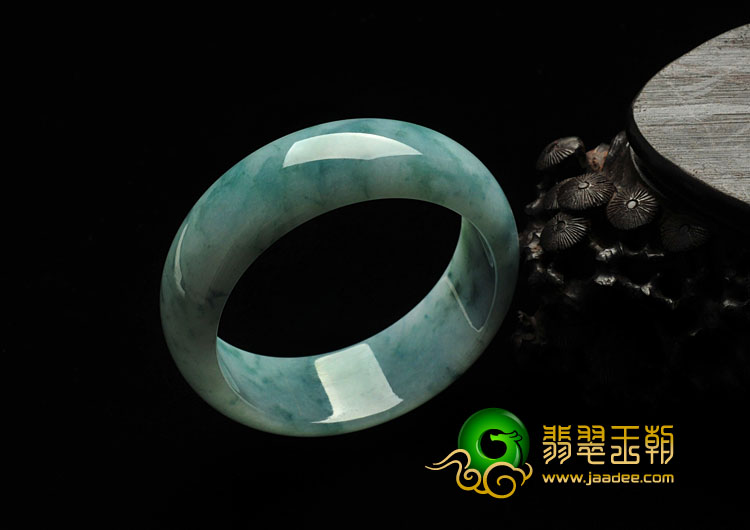 feicui糯冰种飘花缅甸翡翠手镯（55.6mm）