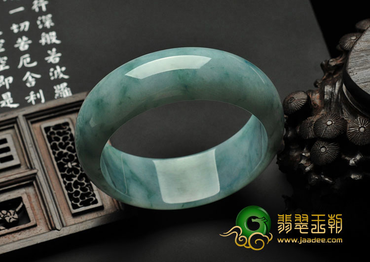 feicui糯冰种飘花缅甸翡翠手镯（55.6mm）