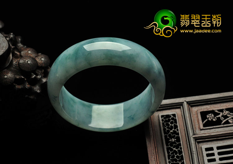 feicui糯冰种飘花缅甸翡翠手镯（55.6mm）